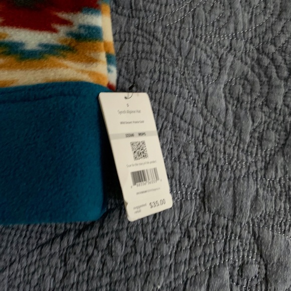 Patagonia vest large & matching beanie - Picture 3 of 3
